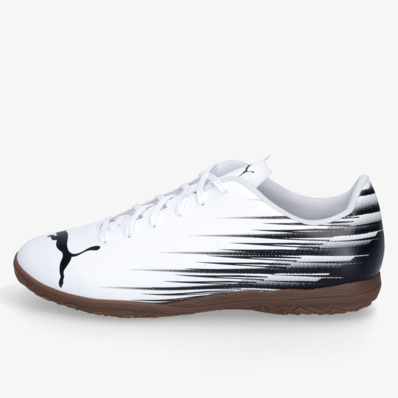 Leichter weißer Fußballschuh mit schwarzem Logo und schnittigem Design, rutschfeste Sohle, seitliche Ansicht