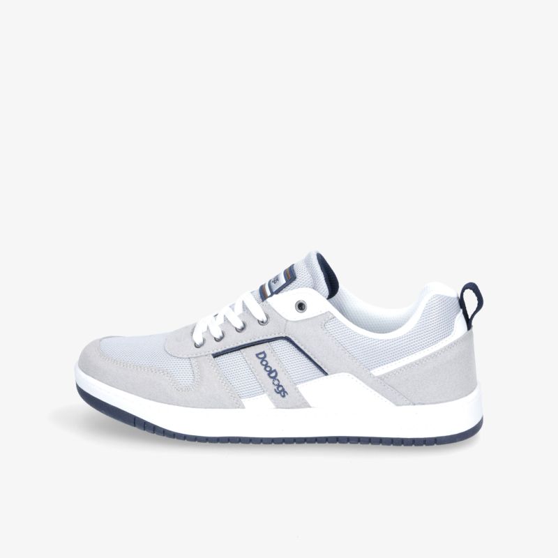 Moderner, sportlicher Sneaker mit gepolstertem Komfort und rutschfester Sohle in stilvollem Design.