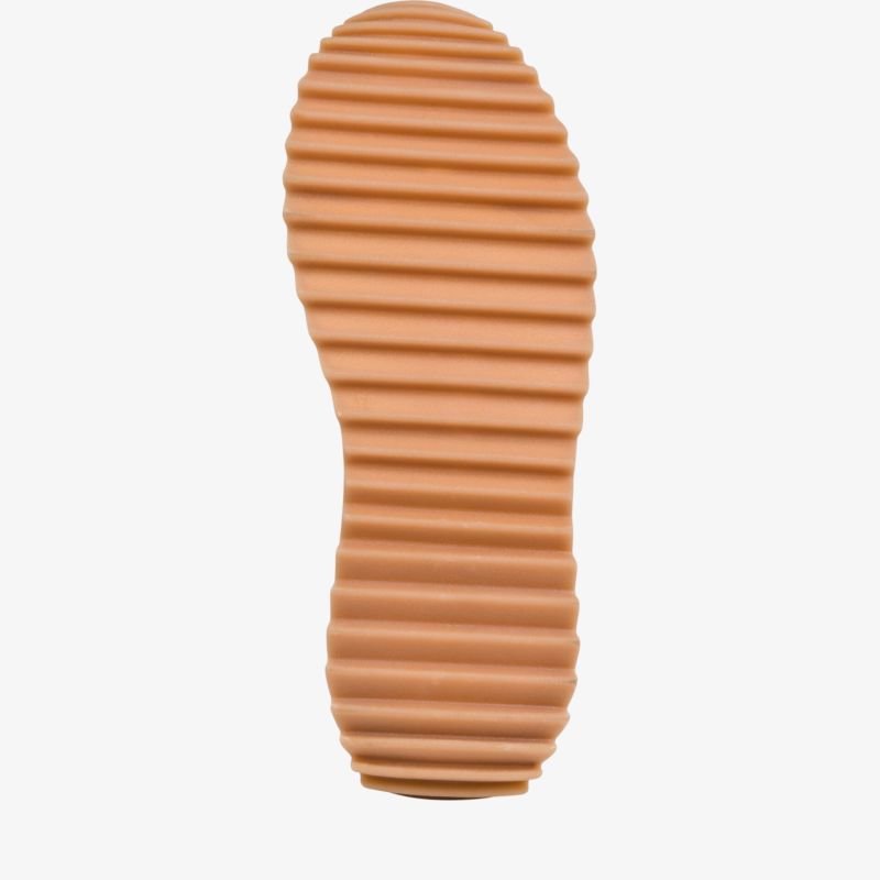 Rutschfeste, gerippte Sohle für hohen Komfort und stilsichere Langlebigkeit.