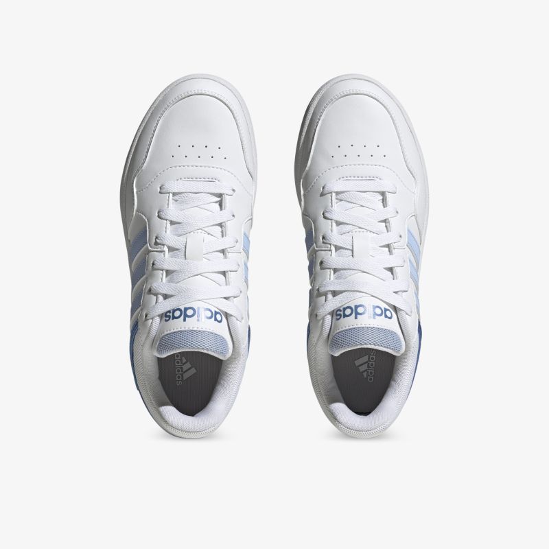 Weiße Sneakers mit sportlichem Design und bequemer Passform, ideal für Alltag und Freizeit.