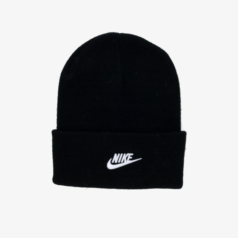 Schwarze Nike Mütze mit weißem Logo, weiches Material und bequemem Sitz für kalte Tage