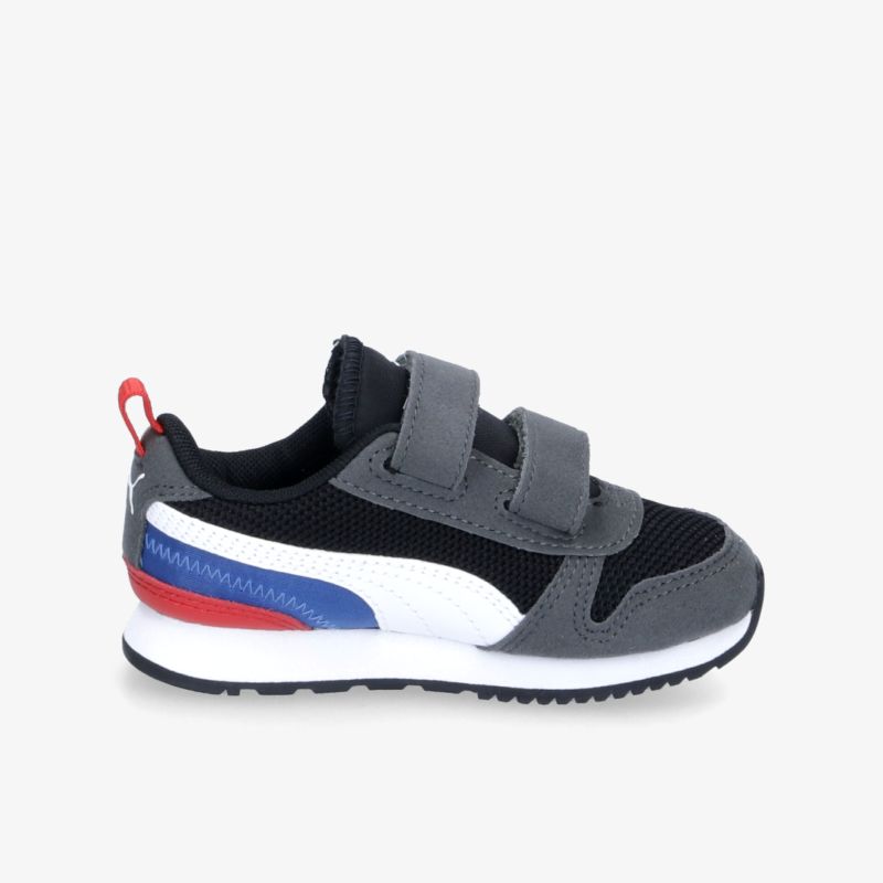 Grauer Sneaker mit blau-roten Akzenten und Klettverschlüssen, ideal für Sport und Freizeit.