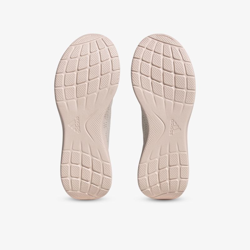 Ansicht der Sohle eines Schuhs mit strapazierfähigem Profil für optimale Griffigkeit und Komfort.