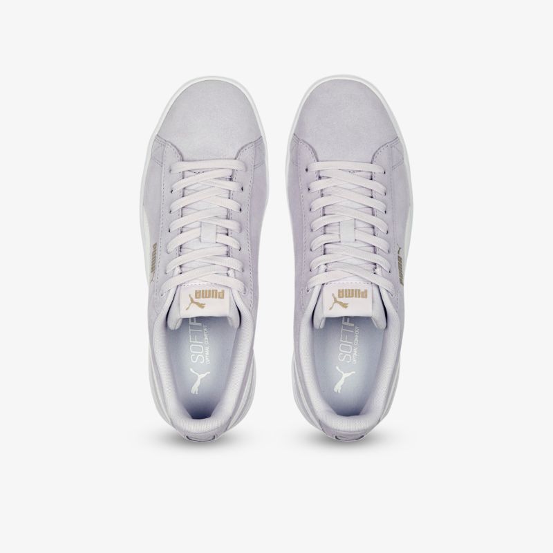 Komfortable und stilvolle weiße Sneaker in moderner Optik. Perfekt für jeden Anlass geeignet.