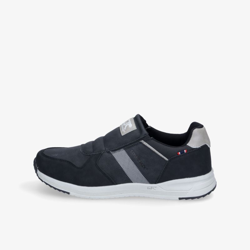 Schwarzer Schuh mit Klettverschluss und rutschfester Sohle, seitliche Ansicht