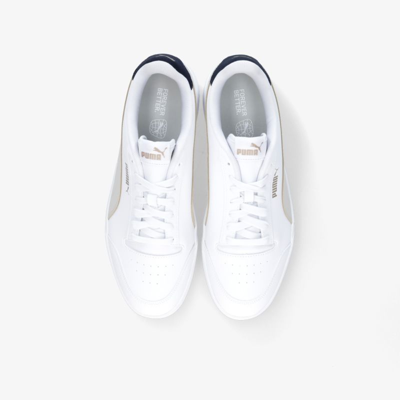 Elegante weiße Sneaker mit schlichtem Design, vielseitig und komfortabel für jeden Anlass.