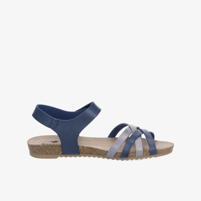Seitliche Ansicht einer komfortablen, blauen Sandale mit verstellbarem Riemen und flexibler Laufsohle