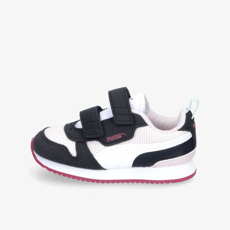 Bequemer, leichter Sneaker mit Klettverschluss in klassischen Farben und sportlichem Design.