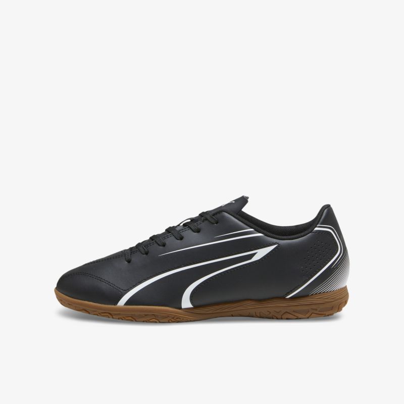 schwarzer Sportschuh mit flexibler rutschfester Sohle und modernem, leichtem Design in klarer Seitenansicht