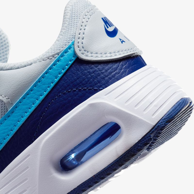 Moderner Sneaker mit dynamischem Design und optimierter Sohle für maximalen Komfort und Stil.