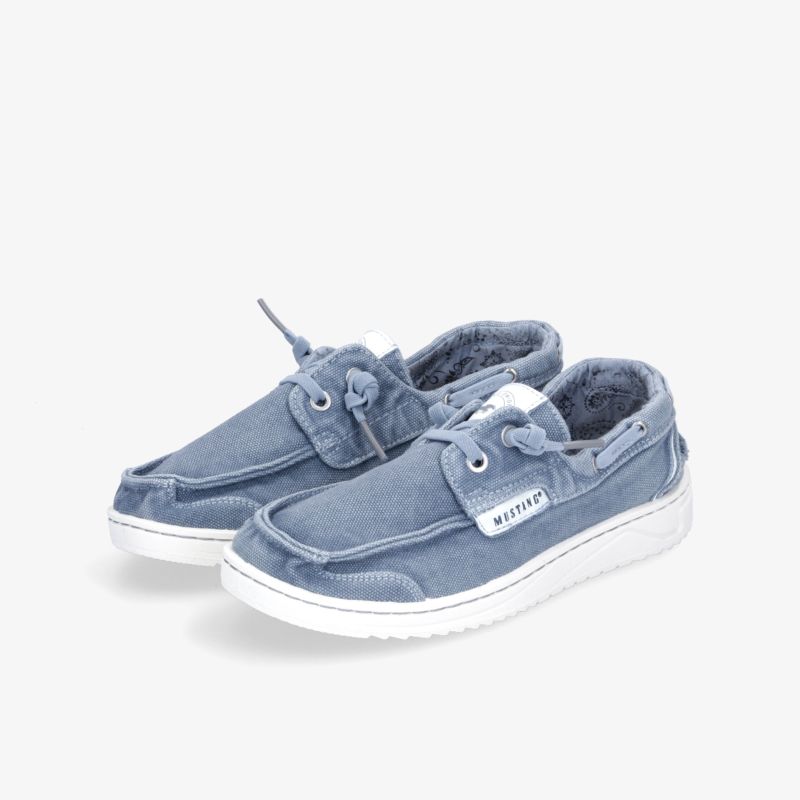 Moderne Slip-On-Schuhe in Jeansoptik mit bequemer Passform und rutschfester Sohle für lässigen Komfort.