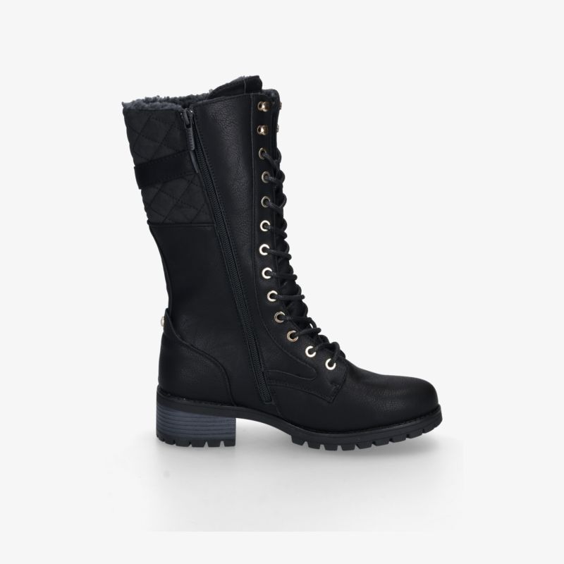 Robuster schwarzer Kampfstiefel mit komfortabler Passform, schnürung und rutschfester Profilsohle, seitliche Ansicht