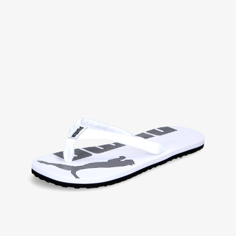 Stilvolle weiße Flip-Flops mit markantem Logo und bequemem Fußbett, perfekt für den Sommer.