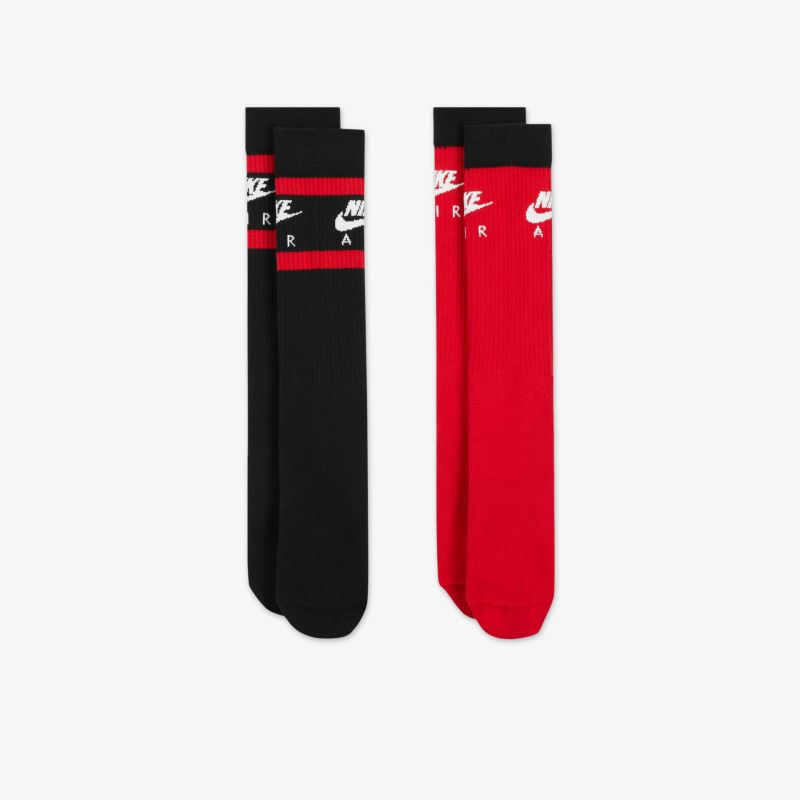 Stylische Nike Socken in Schwarz und Rot, ideal für Sport und Freizeit. Komfortable Passform und langlebiges Material.