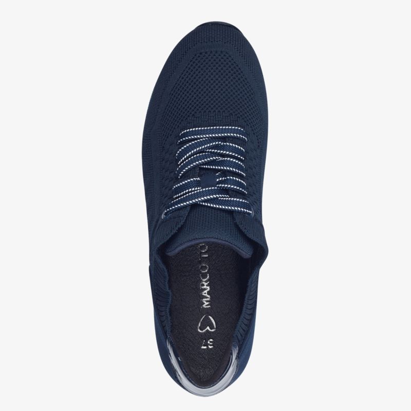 Dunkelblauer Sneaker in Draufsicht mit atmungsaktivem Material und flexibler Schnürung für optimalen Tragekomfort