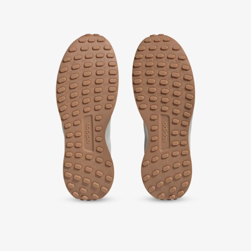 Robuste und langlebige Sohlen mit rutschfestem Profil für optimalen Halt auf verschiedenen Oberflächen.