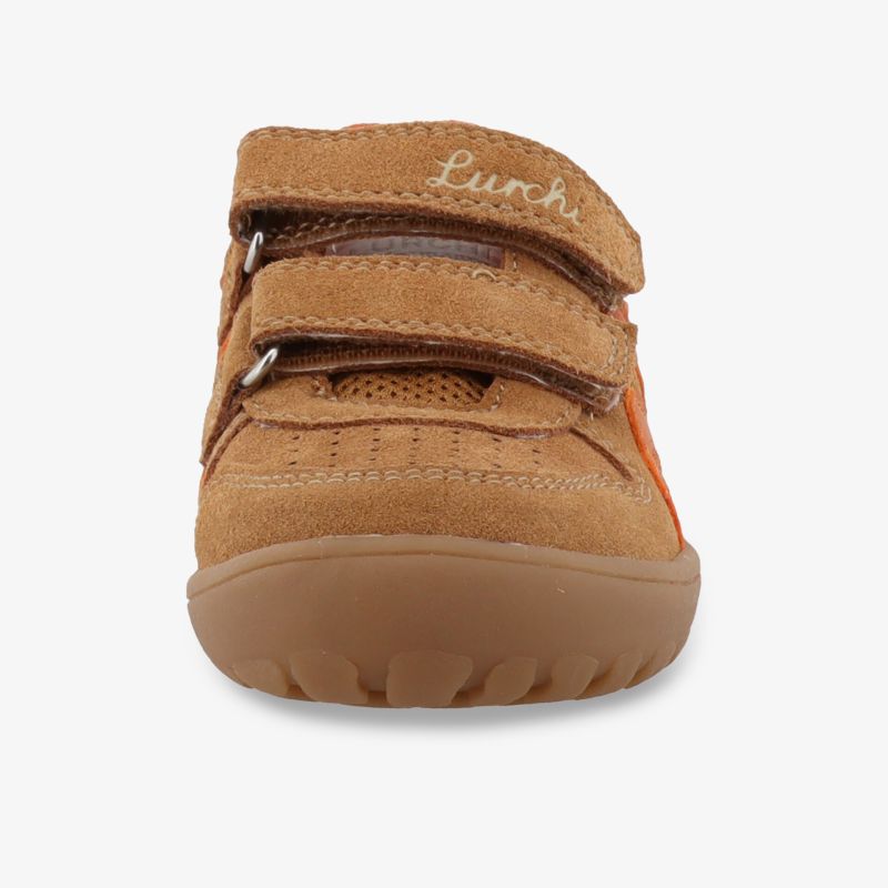 Kleiner brauner Schuh mit zwei Klettverschlüssen, rutschfester Sohle und bequemem, flexiblem Design.