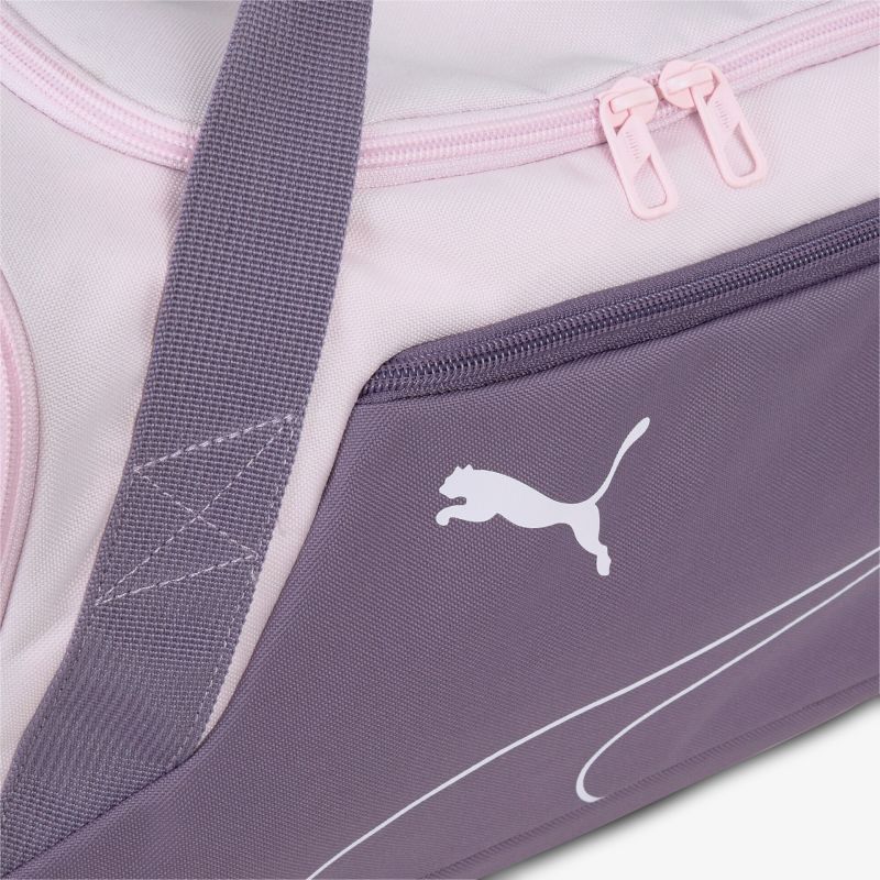 Sporttasche in Lila und Rosa mit Reißverschluss und Logodruck. Modisch und strapazierfähig.