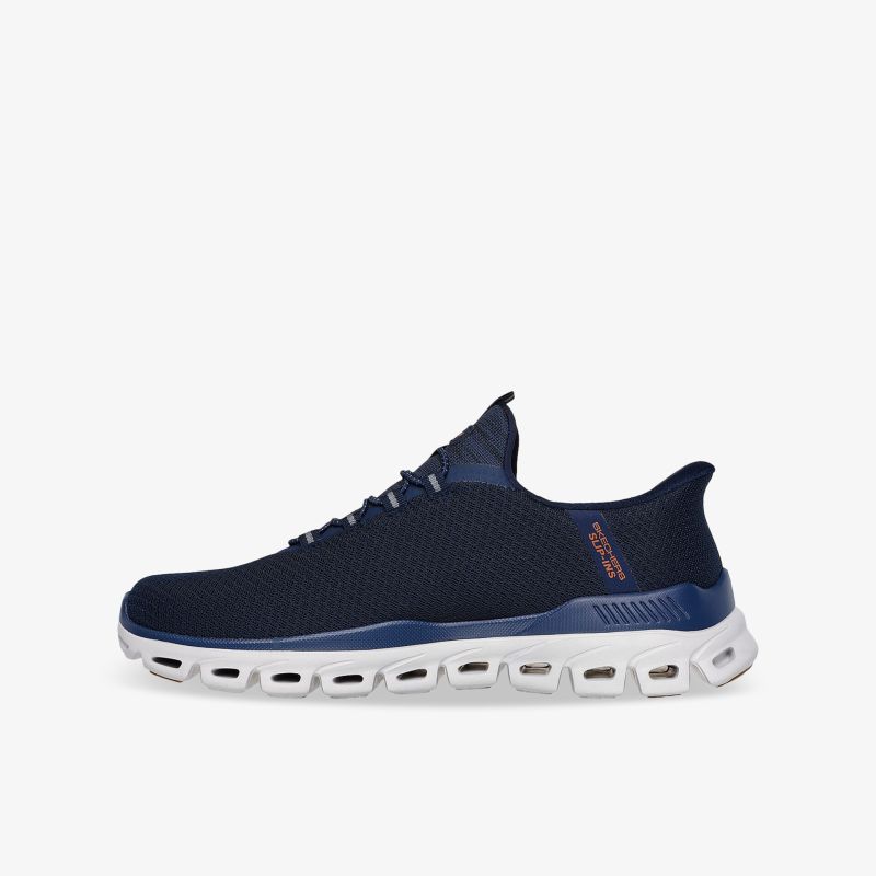 Leichter Sportschuh seitlich sichtbar mit atmungsaktivem Material und flexibler, komfortabler Sohle in modernem Design