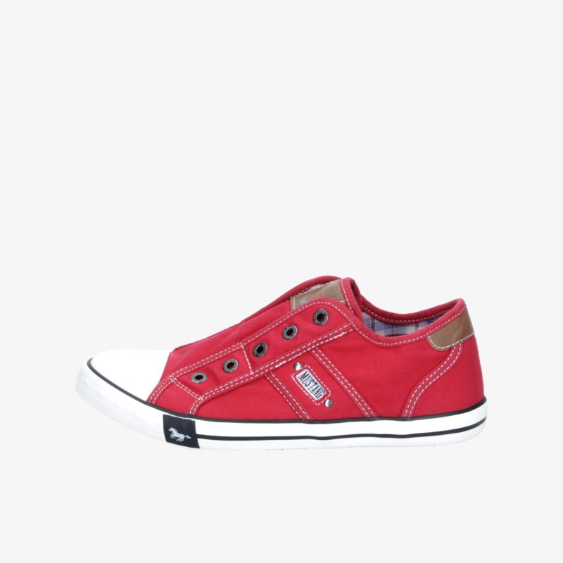 Roter Canvas-Sneaker mit auffälligem Design und bequemem schnürlosem Einstieg für vielseitigen Look.