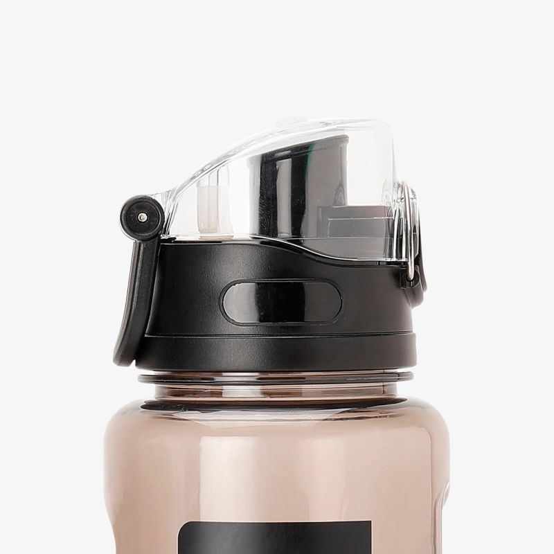 Detailaufnahme des auslaufsicheren Sportverschlusses einer robusten und leichten Trinkflasche