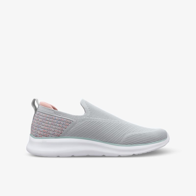 Leichter grauer Sneaker mit flexibler Sohle und bequemem Slip-On-Design für ganztägigen Komfort.