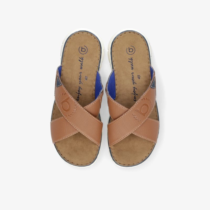 Stylische braune Sandalen mit komfortablen Lederriemen und ergonomischer Sohle. Perfekt für warmes Wetter.