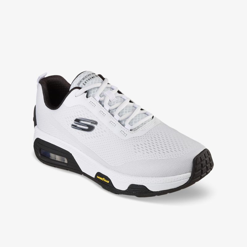 Moderner weißer Sneaker mit stoßdämpfender Sohle und atmungsaktivem Material für maximalen Komfort.