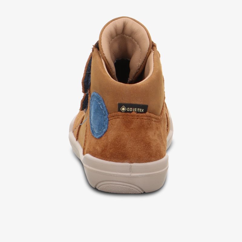 Modischer Schuh aus Veloursleder, ideal für bequemen Alltagsstil.