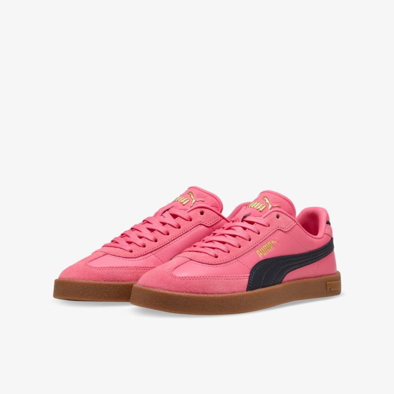 Pinkfarbene Sneaker im Paar mit sportlichem Design und komfortabler Gummisohle seitlich fotografiert