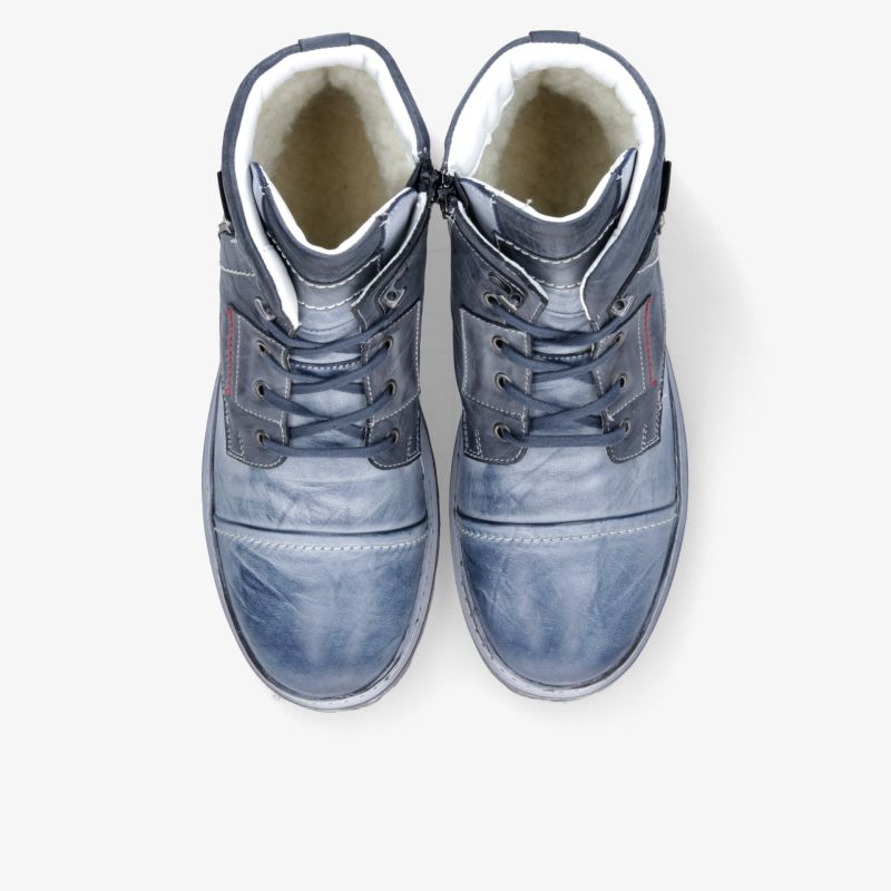 Robuste blaue Sneaker mit gepolstertem Innenschuh und klassischen Schnürsenkeln, perfekt für Freizeit und Sport