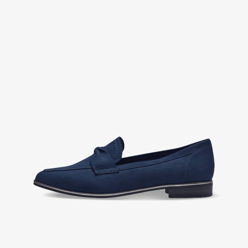 Eleganter dunkelblauer Loafer in seitlicher Ansicht, bequem und leicht mit klassischem, stilvollem Design