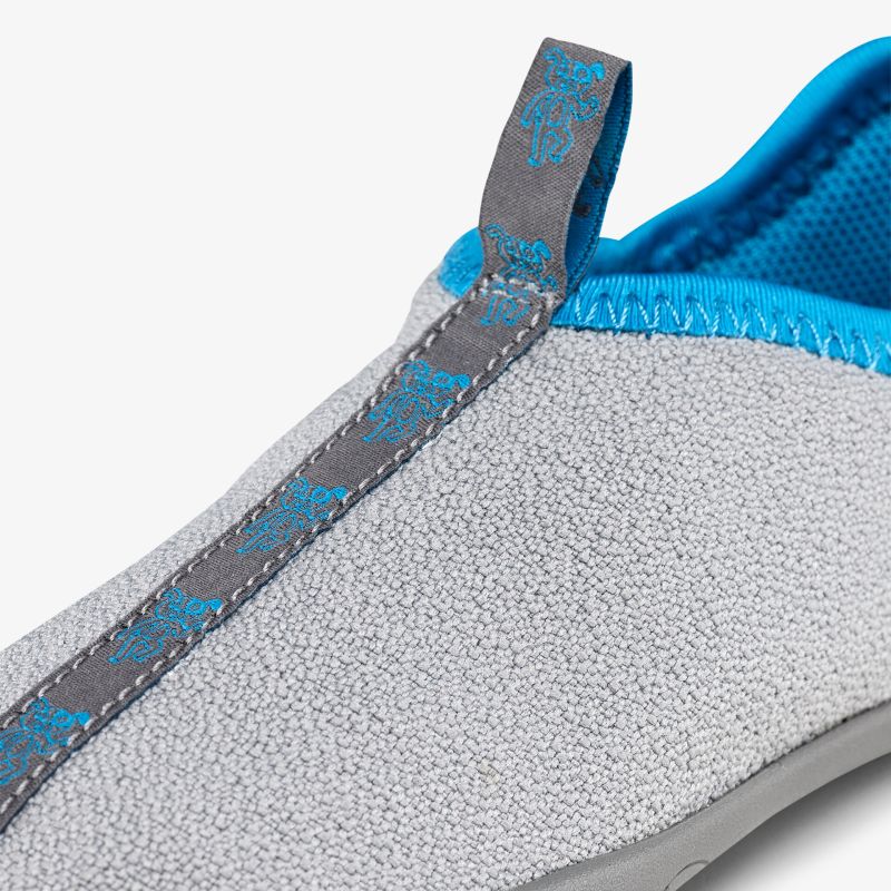 Moderner, atmungsaktiver Slip-On-Schuh mit flexiblem Material und rutschfester Sohle für besten Komfort.