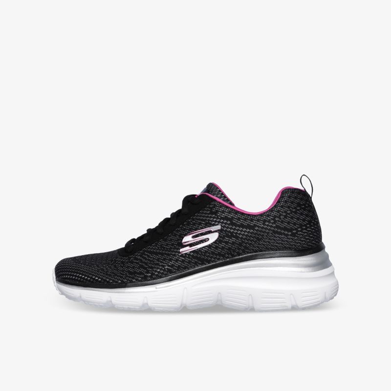 Leichter schwarzer Sneaker mit atmungsaktivem Mesh-Obermaterial und gepolsterter Sohle für optimalen Komfort.