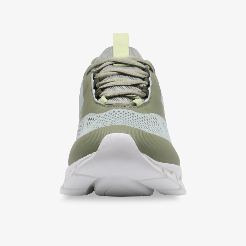 Moderner Sneaker in Frontansicht mit bequemem Sitz und atmungsaktivem Material für hohen Tragekomfort