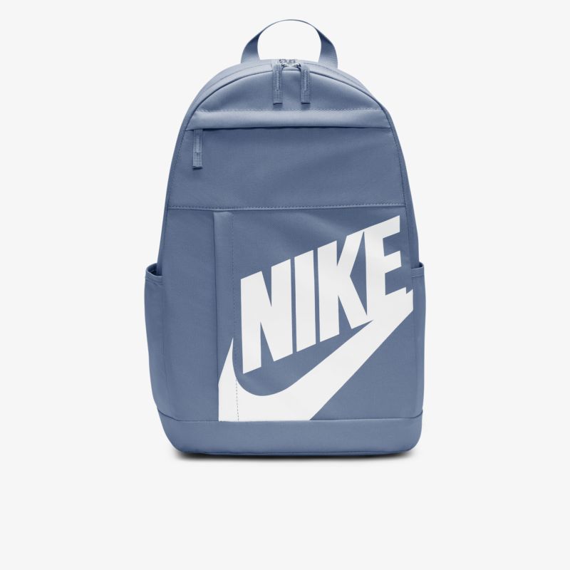 Blauer Rucksack mit auffälligem Nike-Logo und praktischen Fächern für vielseitigen Gebrauch.