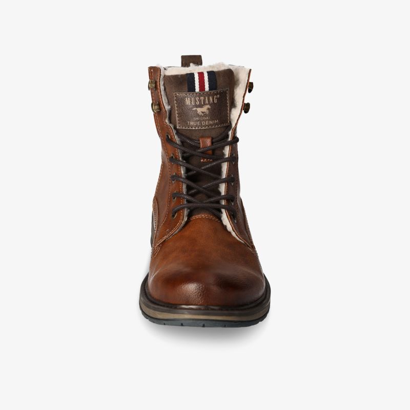 Hochwertiger brauner Schnürstiefel aus Leder mit robustem Design und bequemer, rutschfester Sohle.
