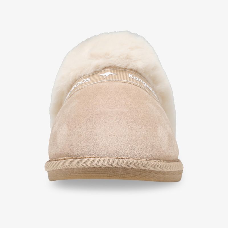 Bequeme Hausschuhe in Beige mit weichem, warmem Innenfutter und rutschfester Sohle vorne gezeigt