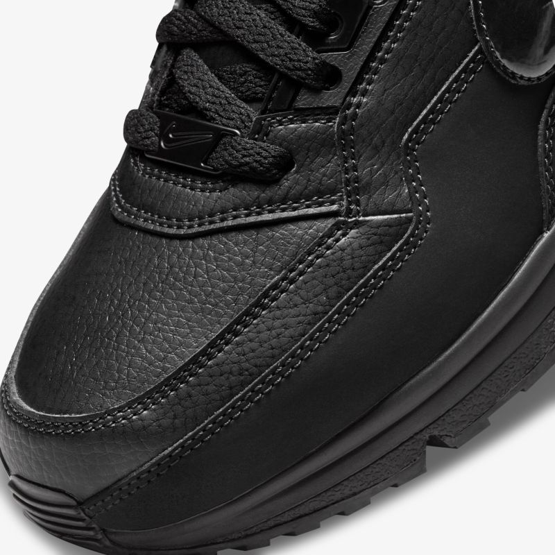 Hochwertiger schwarzer Leder-Sneaker mit robuster Verarbeitung, ideal für Komfort und Stil im Alltag.