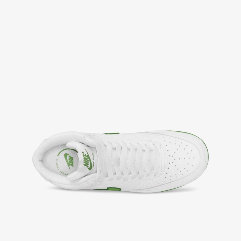 Moderner, komfortabler weißer Sneaker mit grünen Akzenten und perforiertem Obermaterial für optimalen Stil.