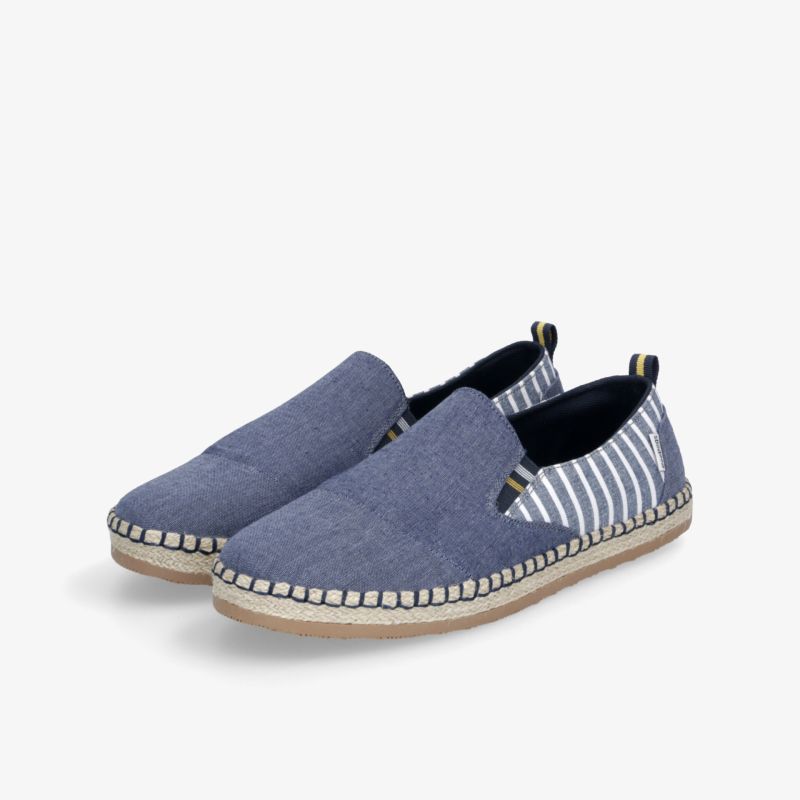 Leichte blaue Espadrilles mit gestreiftem Muster, bequemer Schnitt und rutschfester Sohle für sommerlichen Komfort