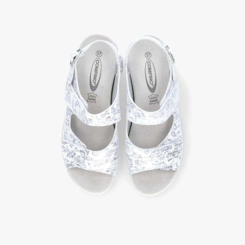 Elegante Sandalen mit verstellbarer Schnalle und rutschfester Sohle für optimalen Komfort und Halt.