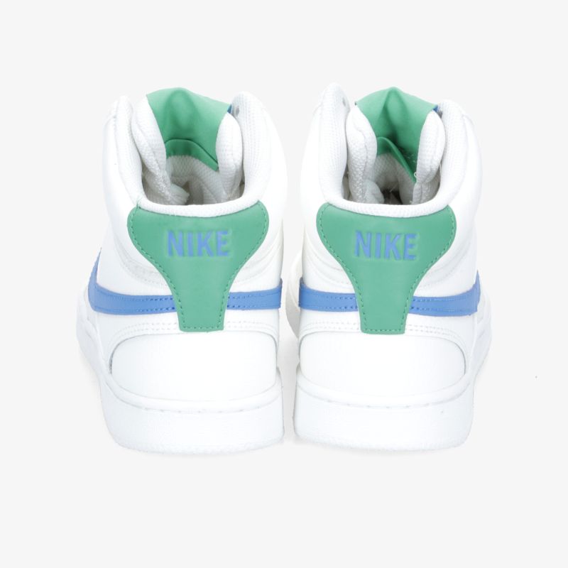 Modische weiße Sneaker mit grünen und blauen Akzenten in stylischem Design, ideal für Sport und Freizeit.