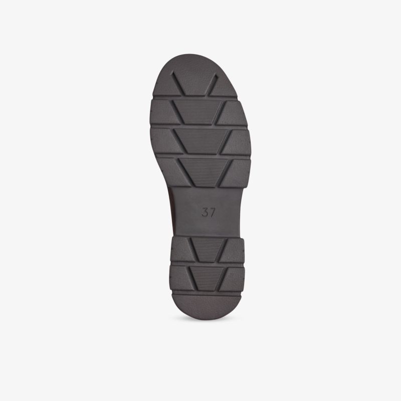 Profilsohle für ausgezeichneten Halt und Langlebigkeit, ideal für Outdoor-Aktivitäten und täglichen Gebrauch.