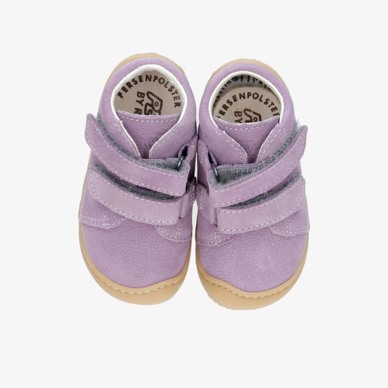 Weiche, lila Freizeitschuhe mit verstellbaren Klettverschlüssen und rutschfester, flexibler Sohle im Paar
