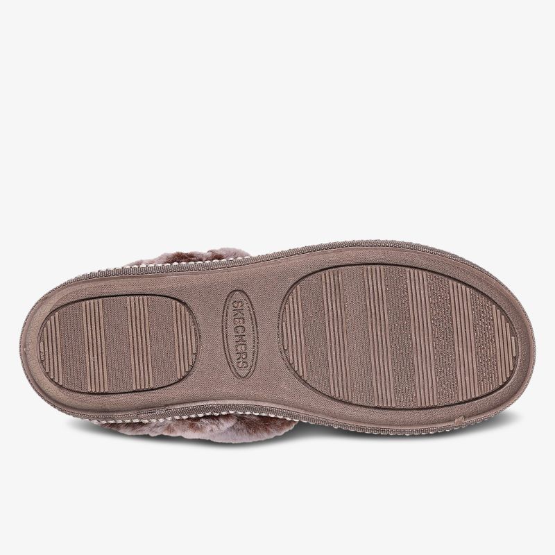 Robuste profilierte Laufsohle mit rutschfestem Muster für sicheren Halt und lange Haltbarkeit