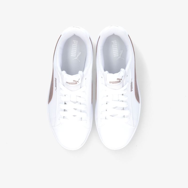 Moderne weiße Sneaker mit komfortabler Passform und stylischem Design, perfekt für vielseitige Outfits.