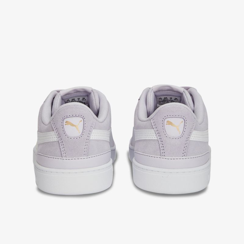 Moderne beige Sneaker mit klassischem Design und komfortabler Sohle. Perfekt für einen sportlichen Look.