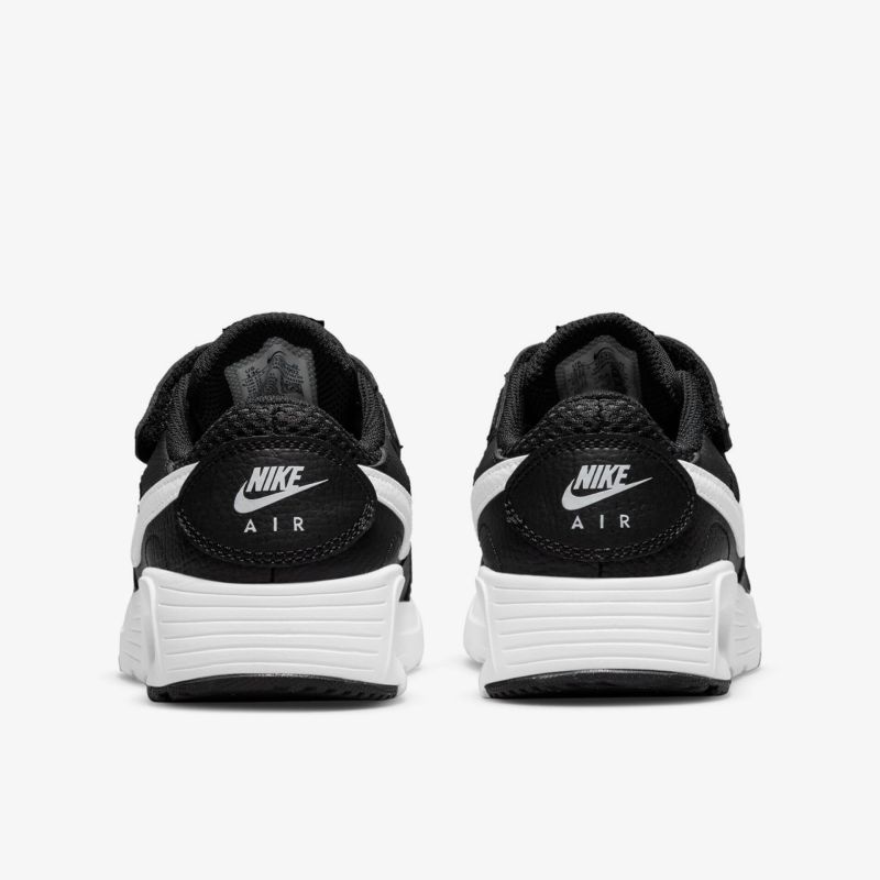 Schwarze Nike Air Sneaker mit weißer Sohle und elegantem, modernem Design für optimalen Tragekomfort.