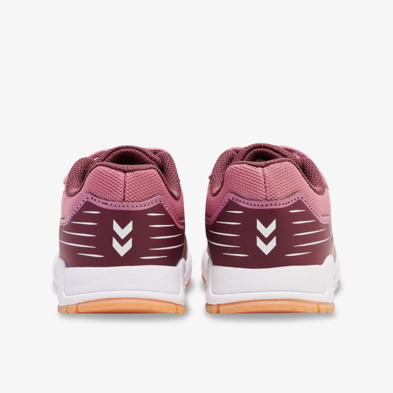 Sportliche Turnschuhe in Rot, bieten Komfort und rutschfeste Sohle für optimalen Halt.